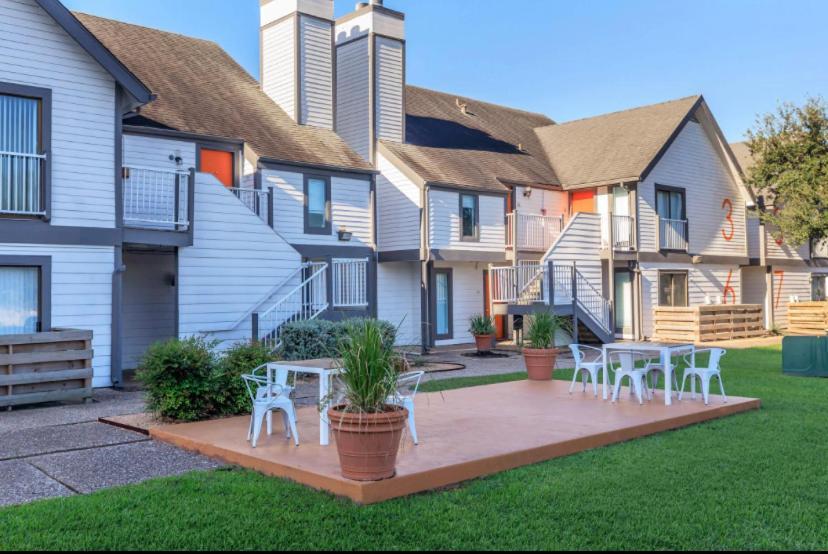 The Cozy Clouds Resort At Nrg ヒューストン エクステリア 写真